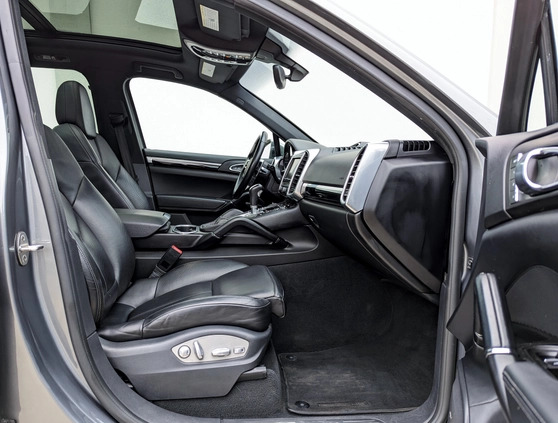 Porsche Cayenne cena 149000 przebieg: 110000, rok produkcji 2017 z Gdynia małe 277